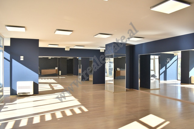 Commercial Space for rent in Komuna e Parisit, Tirana
Located on the 2nd floor of a building within